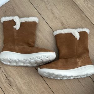 Skechers On the Go City 2 Women's Suede Boots Faux Fur Lining 14633 Size 6W